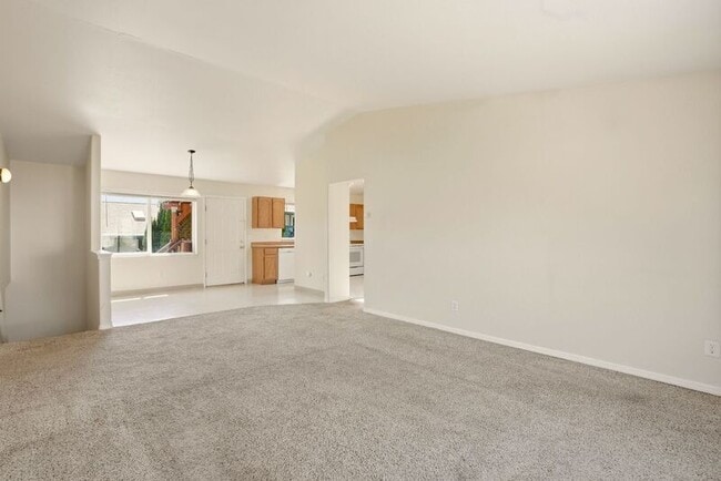 Building Photo - 820 N Siony