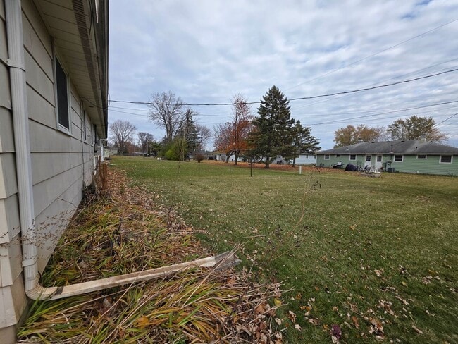 Building Photo - 1254-1256 Meadow Ln