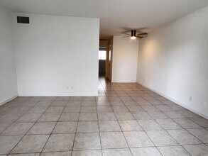 Building Photo - 4529 NE 21st Ave