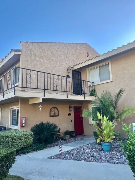 Building Photo - 24319 Canyon Lake Dr N