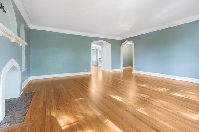 Building Photo - 6549 N Mozart St