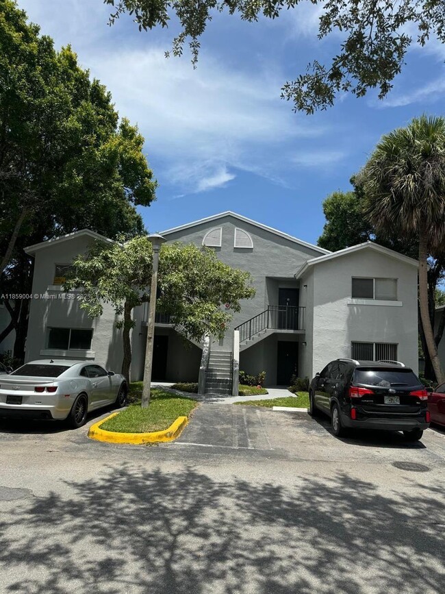 Primary Photo - 984 Lake Victoria Dr