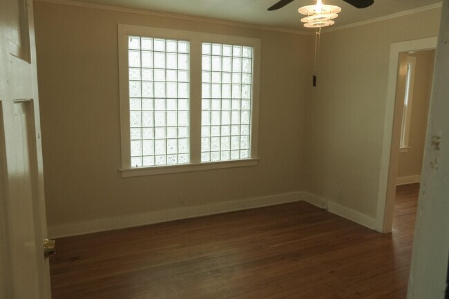 Building Photo - 831 Ashland St