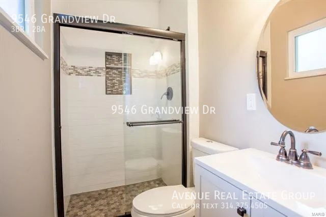 Building Photo - 9546 Grandview Dr