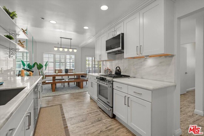 Building Photo - 14630 Dickens St