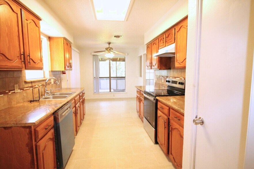 Building Photo - 711 Dickey Dr