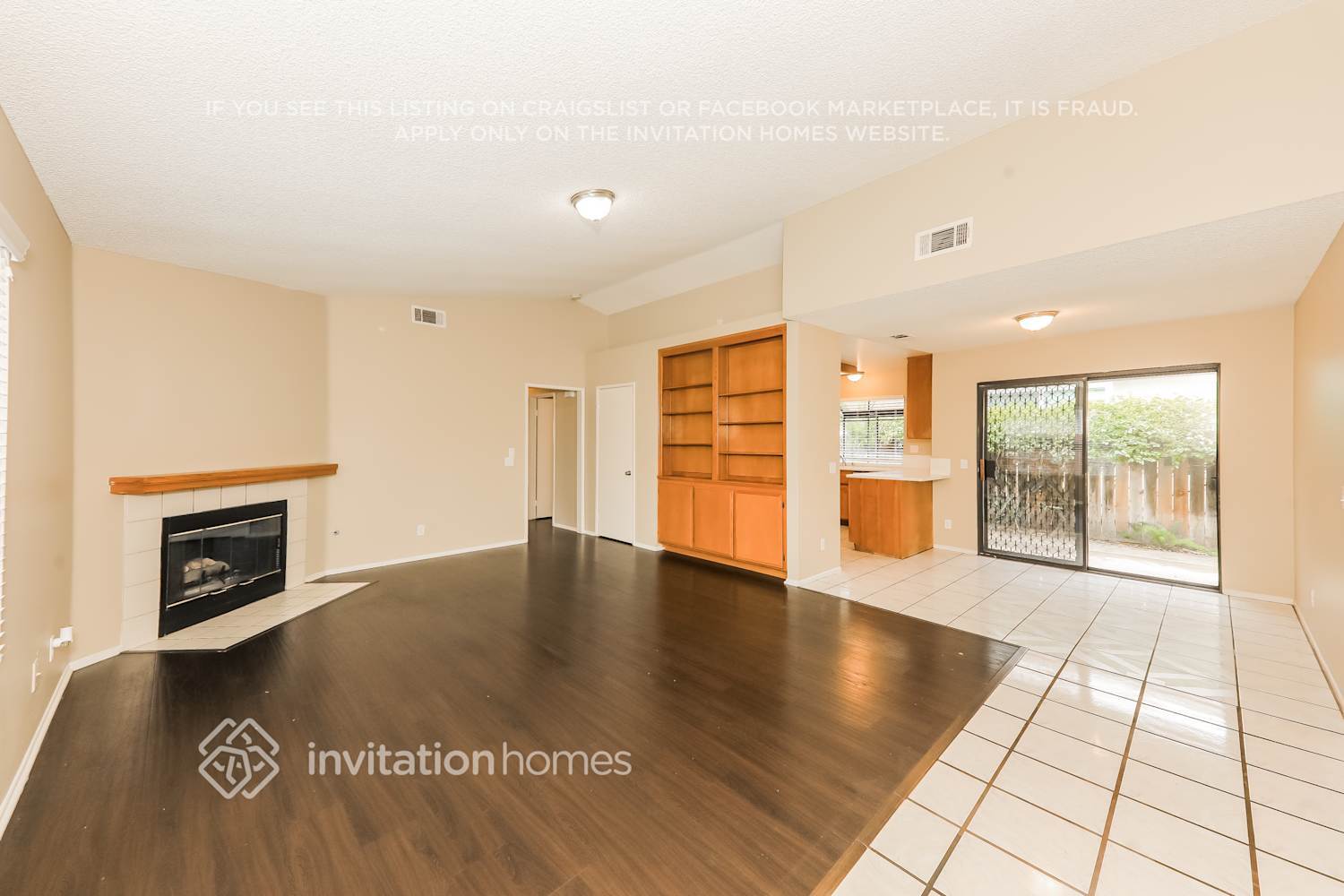 Building Photo - 2878 N Acacia Ave