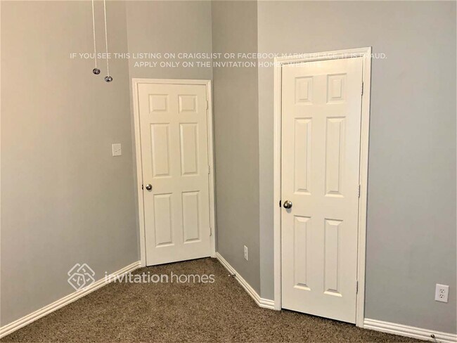 Building Photo - 917 Lake Worth Trl