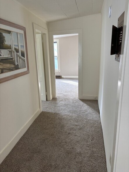 Building Photo - 16 Kinderhook St