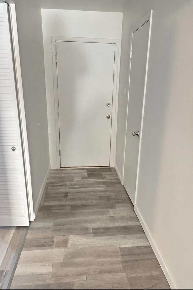 Building Photo - 600 W Mimosa St