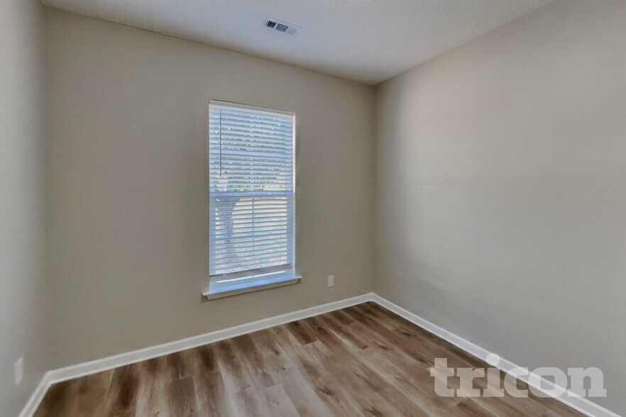 Building Photo - 407 Barking Dr