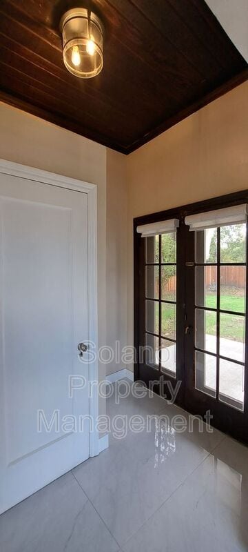 Building Photo - 290 E B St