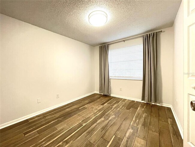 Building Photo - 3301 Russett Dr