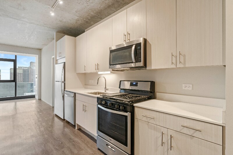 Building Photo - 747 S Clark St