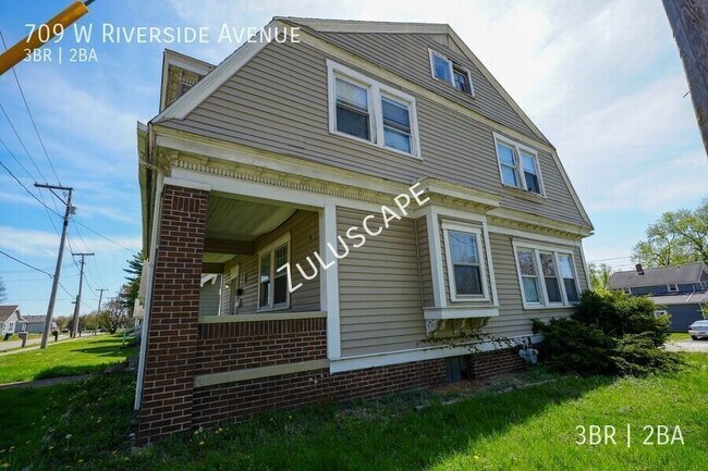 Building Photo - 709 W Riverside Ave