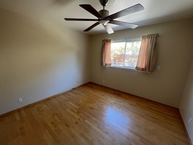 Building Photo - 2975 Fahrner Ct