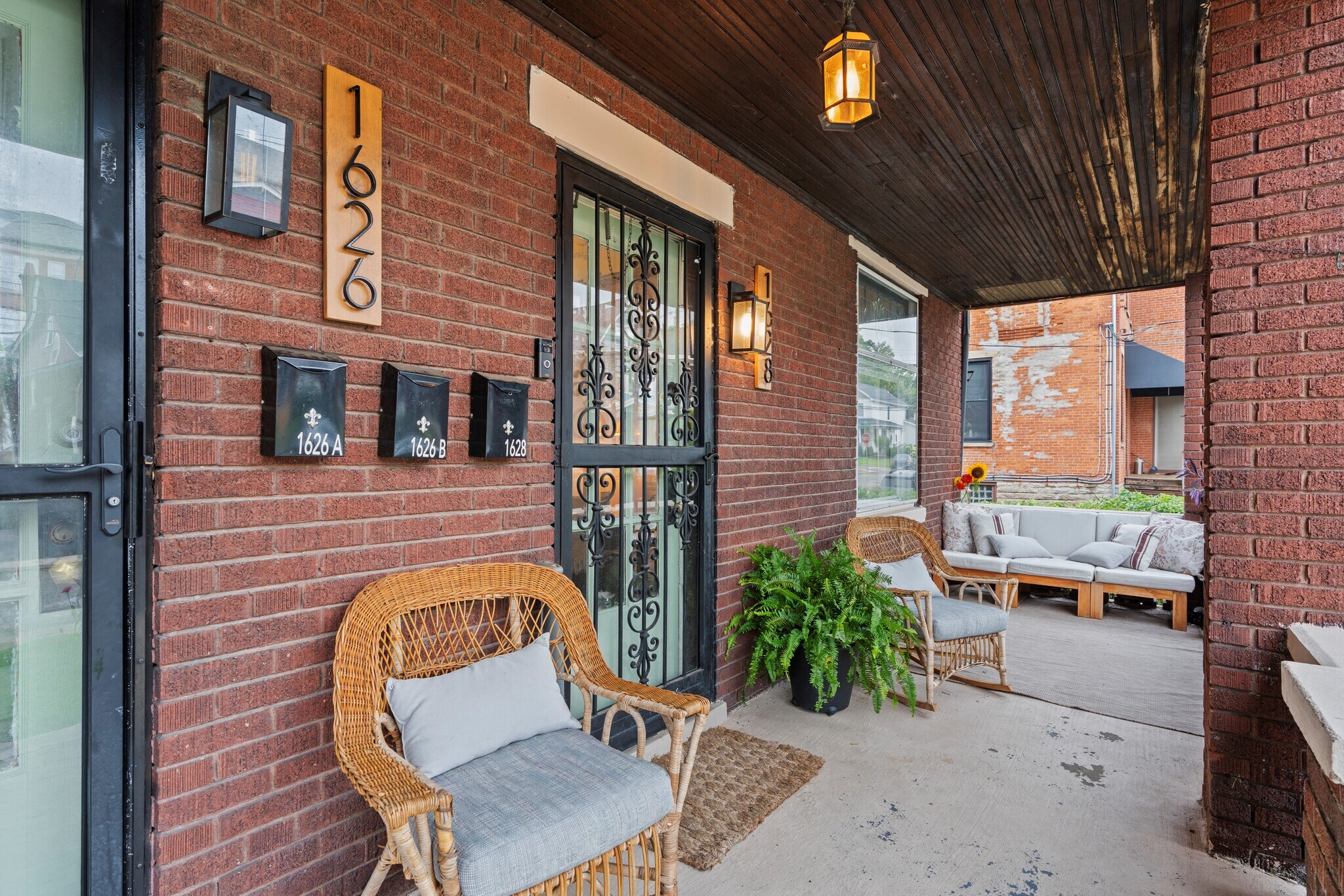 Building Photo - 1628 De Sales Ln