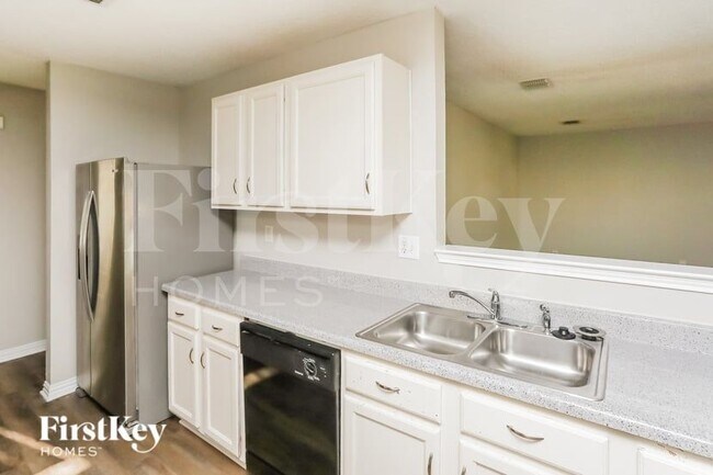 Building Photo - 1610 Cliffbrook Dr