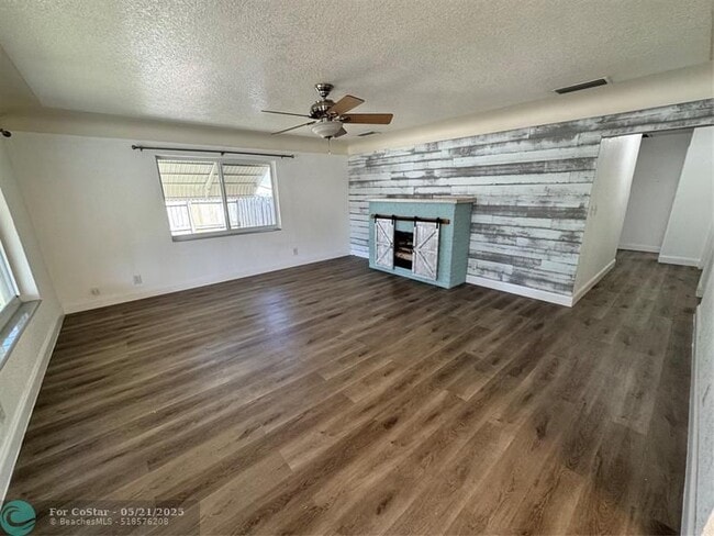 Building Photo - 1120 SW 31st St