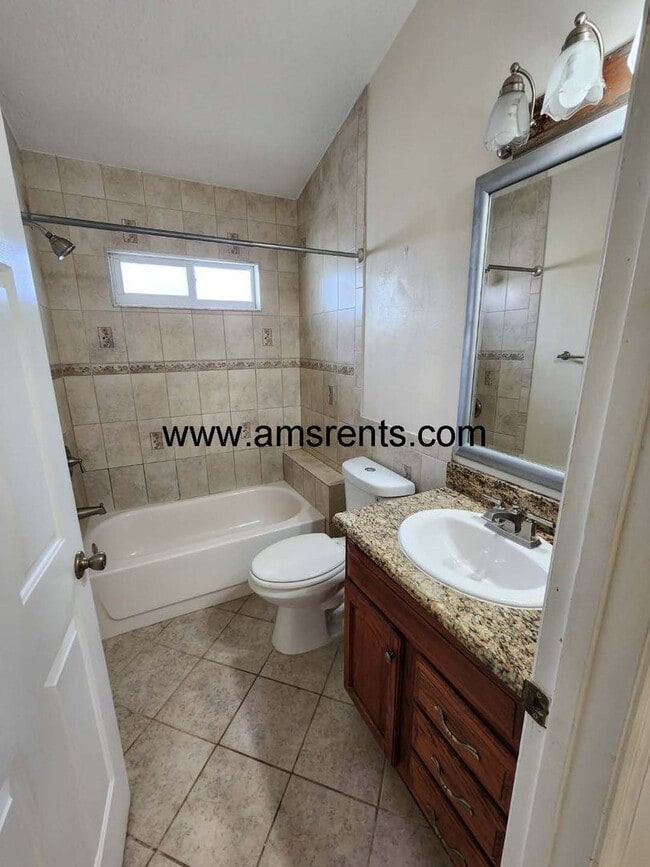 Building Photo - Pool House in Remington Pointe