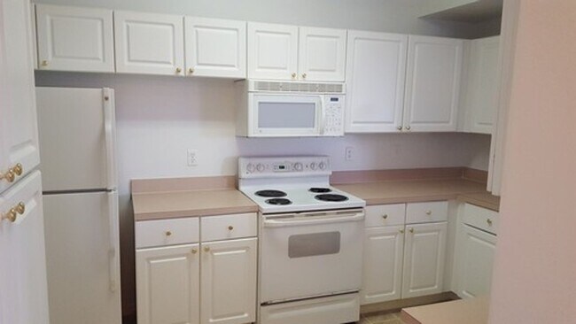 Building Photo - Luxury property. One bedroom condo