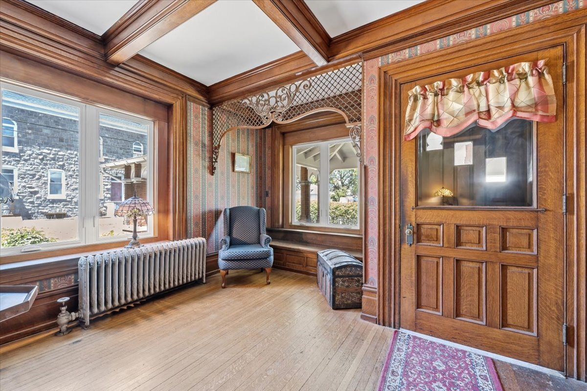 Building Photo - 606 5th St