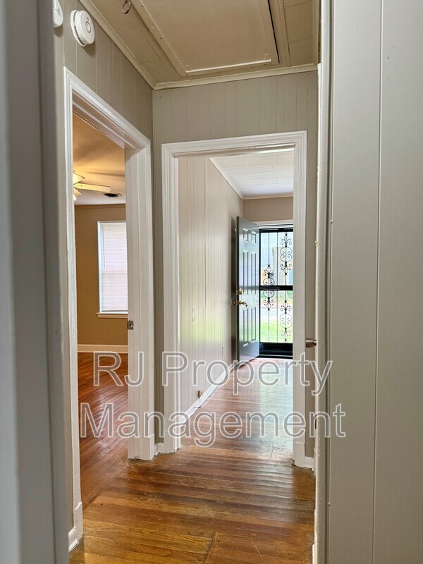 Building Photo - 1336 Wrenwood St
