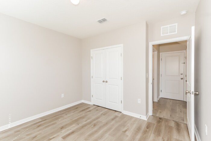 Building Photo - 3221 S Northview Rd