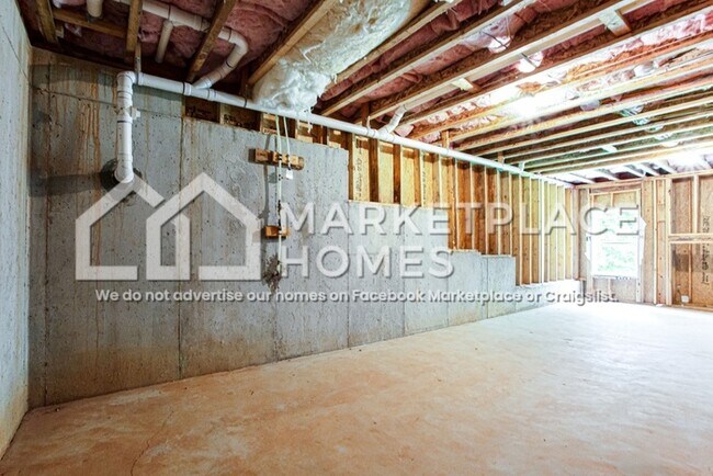 Building Photo - 185 Russell Way