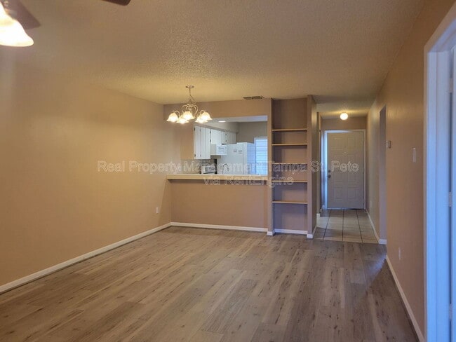 Building Photo - 4903 Myrtle Oak Dr