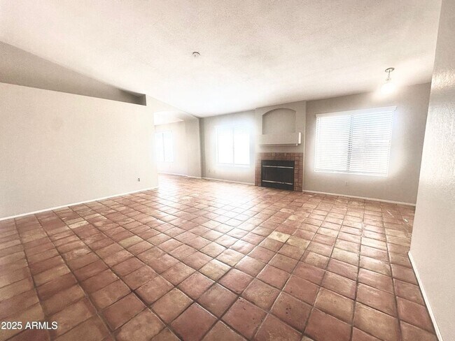Building Photo - Charming 3 bedroom, 2 bath single story home with 2 car garage in Chandler