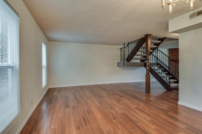 Building Photo - Coming soon! Nice remodel of townhouse Condo in Harbour Town. Gated complex!