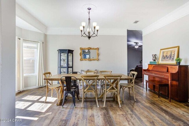 Building Photo - ** Brick Home in great neighborhood close to TAFB