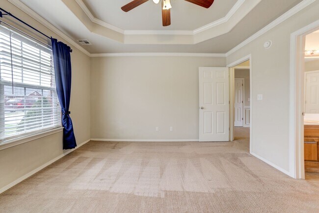 Building Photo - 3 Bed / 2 Bath in Collinsville!
