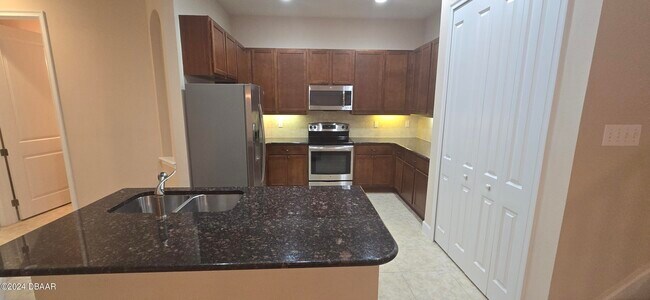 Building Photo - 1068 Kilkenny Ln