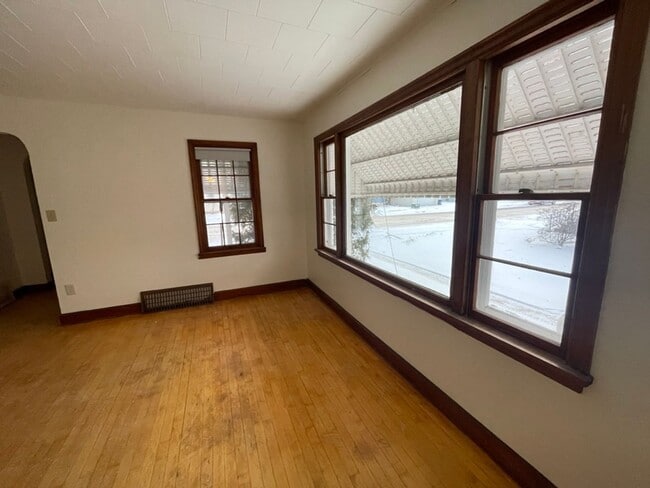 Building Photo - Click the “Apply Now” button or email wapmrentals@gmail.com for a prompt response.