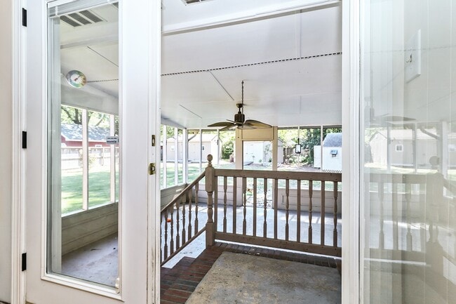 Building Photo - 1510 Crescent Dr