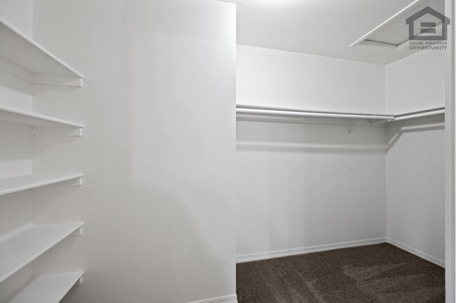 Building Photo - 3Bed/2Bath House at Thunderbird/59th Ave! Ready for Immediate Move-In! – RV GATE!