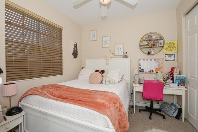 Building Photo - 9949 E Villa Cir