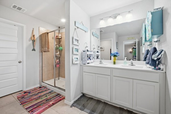 Building Photo - 2405 Ayers Dr