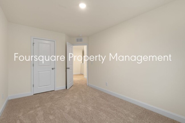 Building Photo - Townhome! | Back Patio with Privacy Fence|...