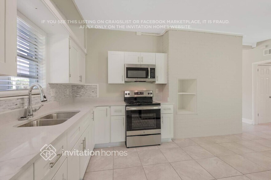 Building Photo - 8527 Bengalin Ave