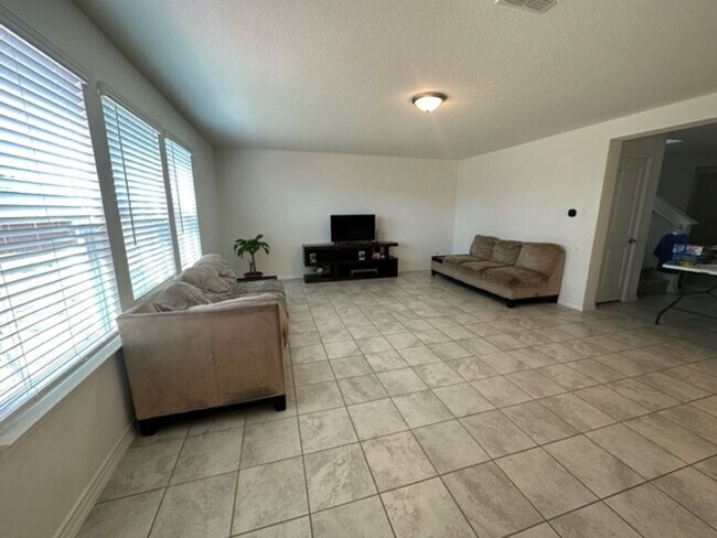 Building Photo - Coming soon... Beautiful 3 bedroom 2 bath ...