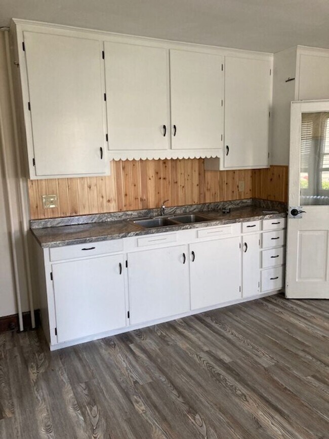 Building Photo - 2+ bedroom Semi detached home