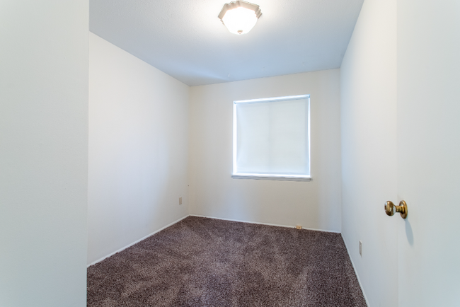 Building Photo - 1582 Lee Terrace Dr