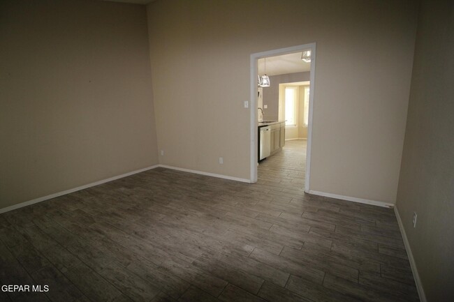 Building Photo - 351 Duanesburg St