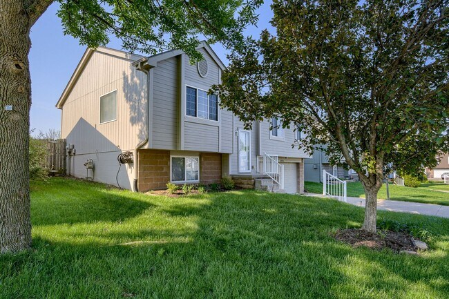 Building Photo - Must See 3 Bedroom In Coyote Run!!