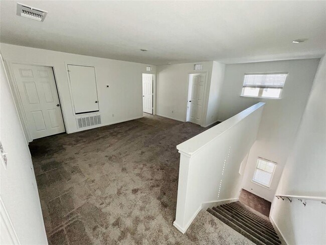 Building Photo - 125 Bennington Dr