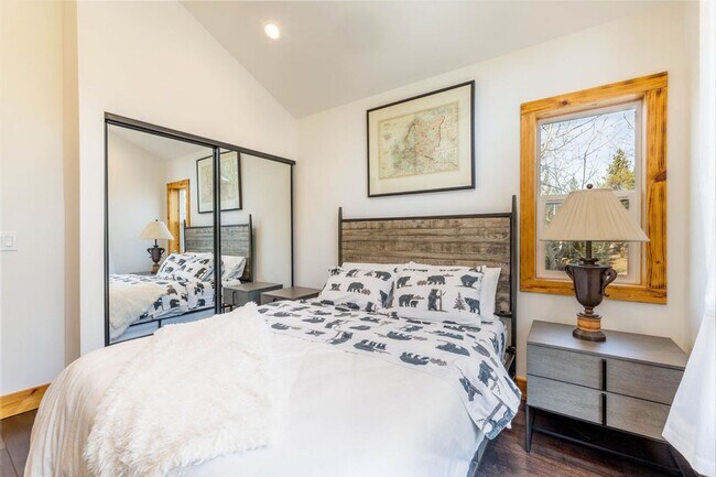 Building Photo - Stunning 4-Bedroom Home with Amazing Views, EV Charger & Solar in Big Bear!