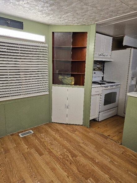 Building Photo - 2335 Cochran St